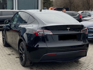 Tesla Model Y foto 5