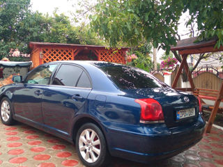 Toyota Avensis foto 2