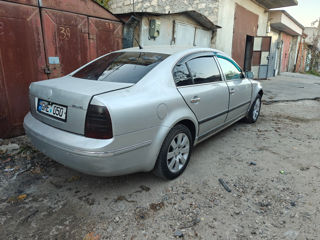 Skoda Superb foto 2