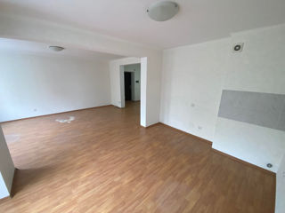 Apartament cu 3 camere, 95 m², Buiucani, Chișinău foto 3