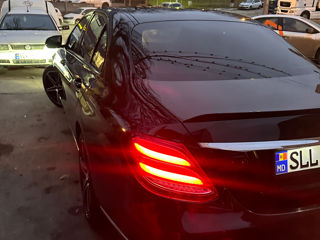 Mercedes E-Class foto 2