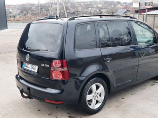 Volkswagen Touran foto 10