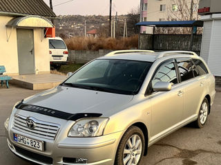 Toyota Avensis foto 2