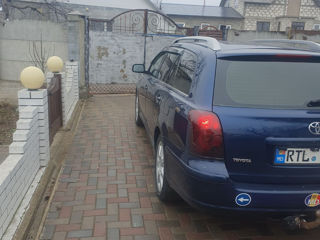 Toyota Avensis foto 2