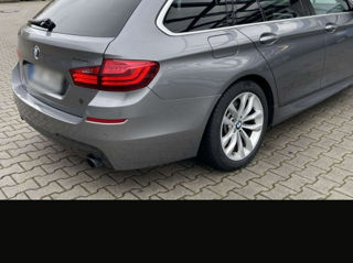 BMW 5 Series Touring foto 3