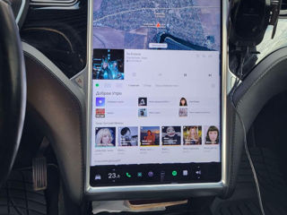 Tesla Model X foto 9