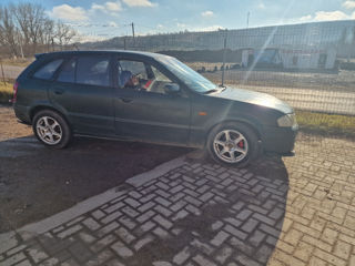 Mazda 323 foto 3