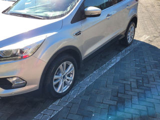 Ford Kuga foto 2