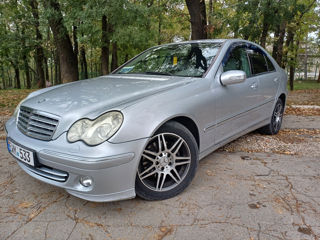 Mercedes C-Class foto 6