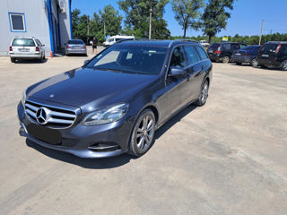 Dezmembrare Mercedes w212 foto 1