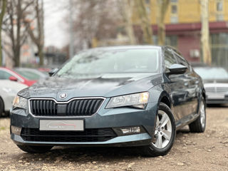 Skoda Superb foto 2