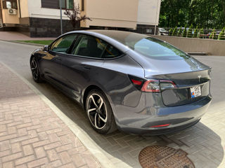 Tesla Model 3 foto 3