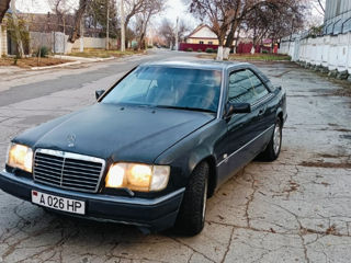 Mercedes E-Class Coupe foto 3