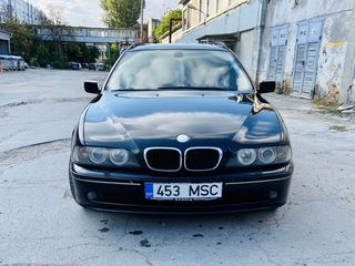 BMW 5 Series foto 1