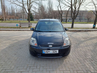 Ford Fiesta foto 5