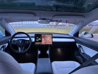 Tesla Model 3 foto 8