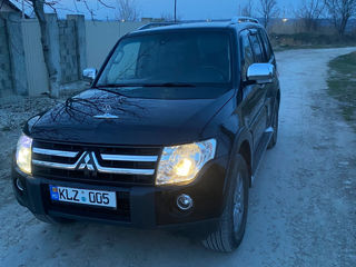 Mitsubishi Pajero foto 2