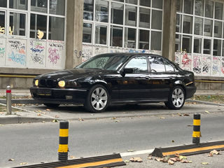 BMW 5 Series foto 2