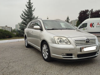 Toyota Avensis foto 1