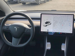 Tesla Model 3 foto 13