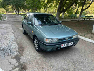 Nissan Sunny foto 1