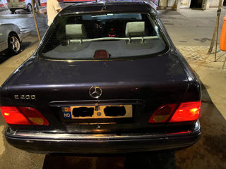 Mercedes E-Class foto 6