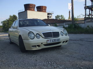 Mercedes E Class foto 9