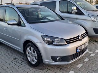 Volkswagen Touran foto 2