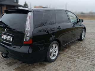 Mitsubishi Grandis foto 4