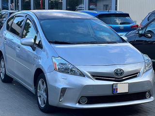 Toyota Prius v