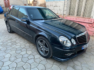 Mercedes E-Class foto 2