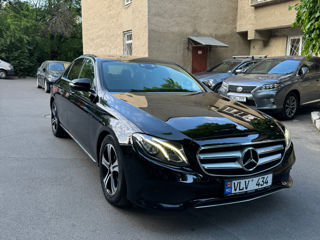 Mercedes E-Class foto 1