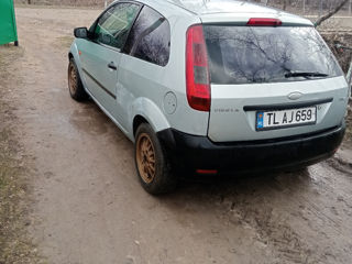 Ford Fiesta foto 2