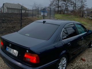 BMW 5 Series foto 2