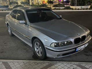 BMW 5 Series foto 1