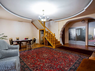 Apartament cu 4 camere, 202 m², Buiucani, Chișinău foto 1