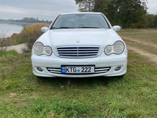 Mercedes C-Class foto 2