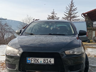 Mitsubishi Lancer foto 2