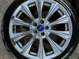 Ford Kuga 235/45/R19 foto 5