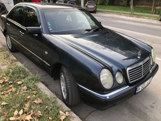 Mercedes E-Class foto 2