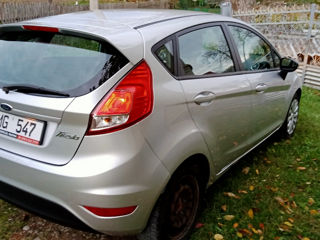 Ford Fiesta foto 5