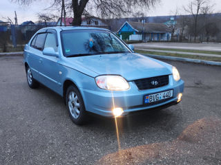 Hyundai Accent foto 2