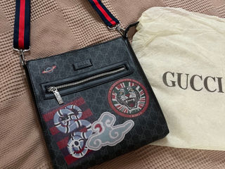 Продам барсетку Gucci supreme