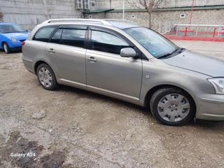 Toyota Avensis foto 2