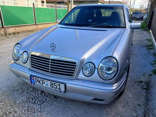 Mercedes E-Class foto 1