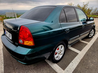 Hyundai Accent foto 6