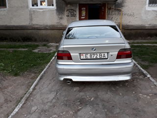 BMW 5 Series foto 4