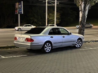 Mercedes E-Class foto 10