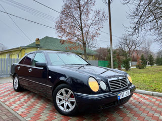 Mercedes E-Class foto 2