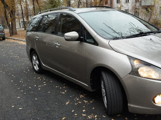 Mitsubishi Grandis foto 2